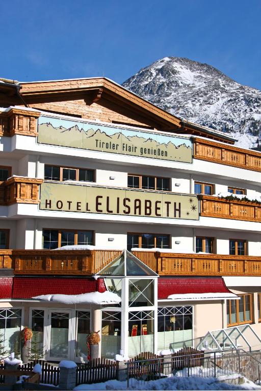 Nespecifikovaný výhled na hory nebo výhled na hory při pohledu z hotelu