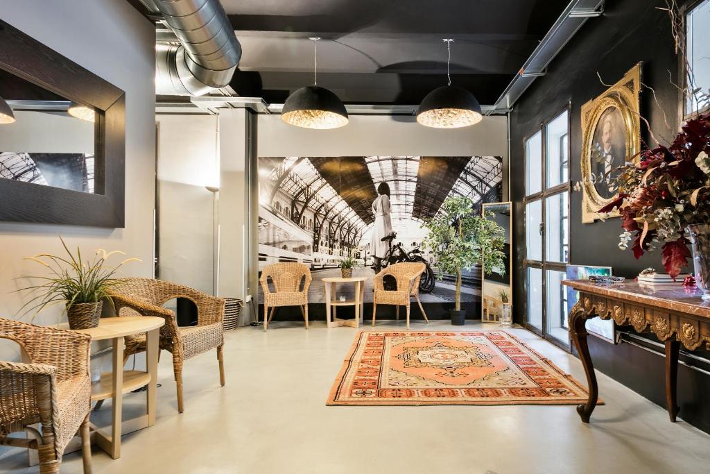 Posedenie v ubytovaní Fira Apartments by gaiarooms