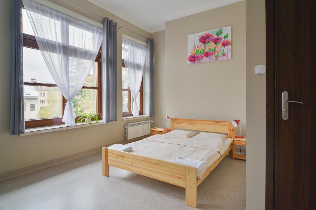Postel nebo postele na pokoji v ubytování Dom Turysty PTTK w Bielsku - Białej