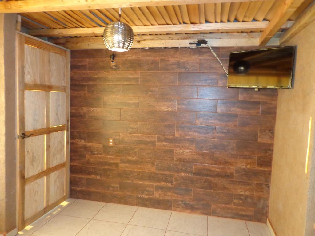 TV a/nebo společenská místnost v ubytování ZIRAHUÉN CUIN Habitaciones Rústicas