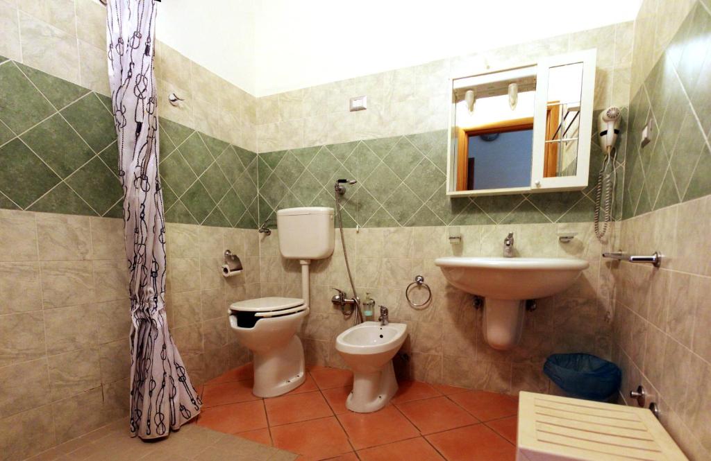 A bathroom at Verdeblu Country Hotel