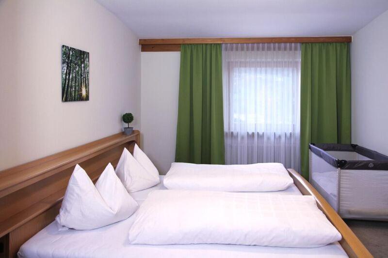 Postel nebo postele na pokoji v ubytování Hotel zur Post