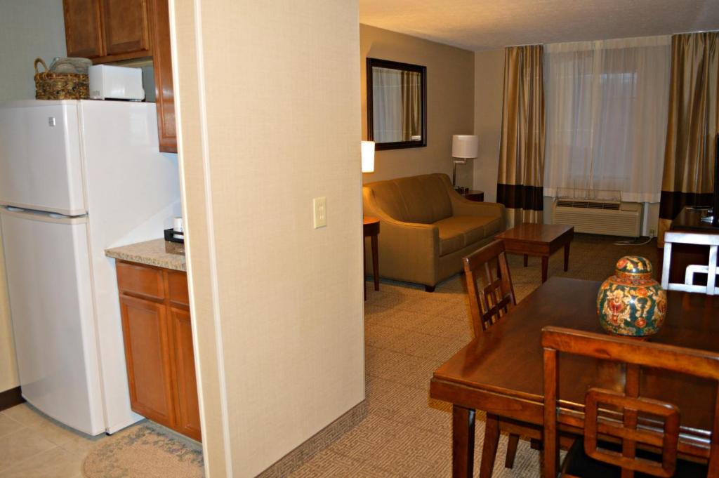 Wyndham Garden Hotel Cross Lanes Charleston - Suite Lit King-Size