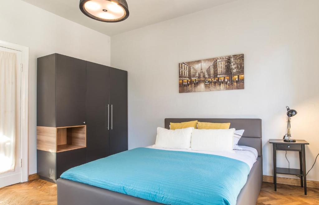Greystone Suites & Apartments - Three-Bedroom Apartment