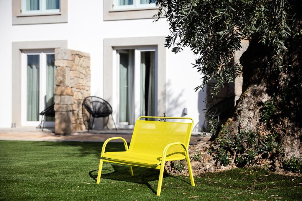 Um jardim no exterior de Cerca Design House