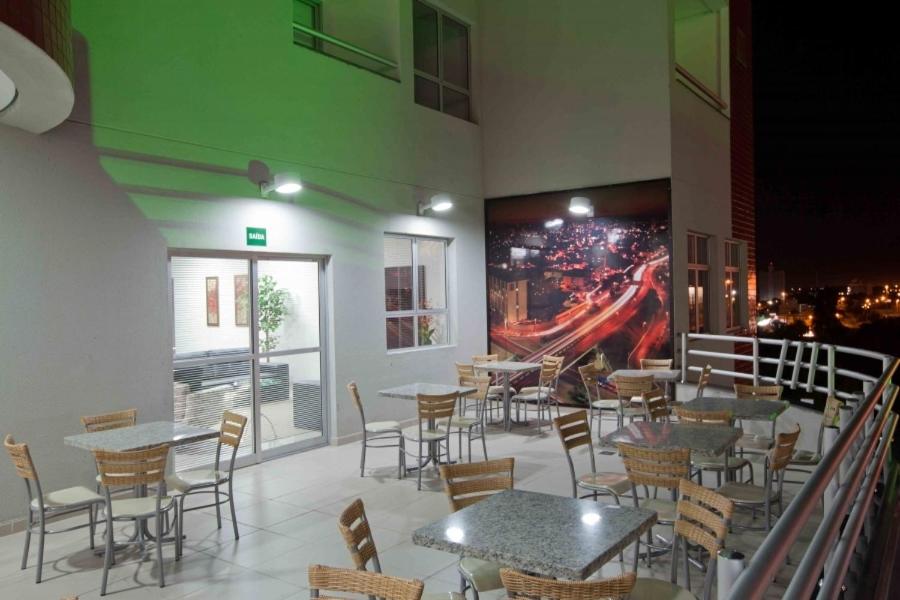 Restaurace v ubytování Serras Hotel
