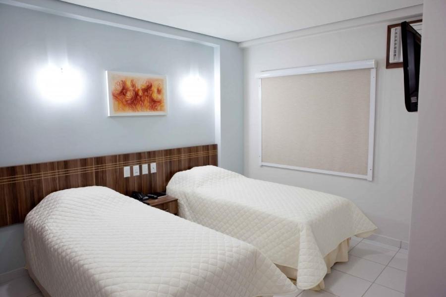 Postel nebo postele na pokoji v ubytování Serras Hotel