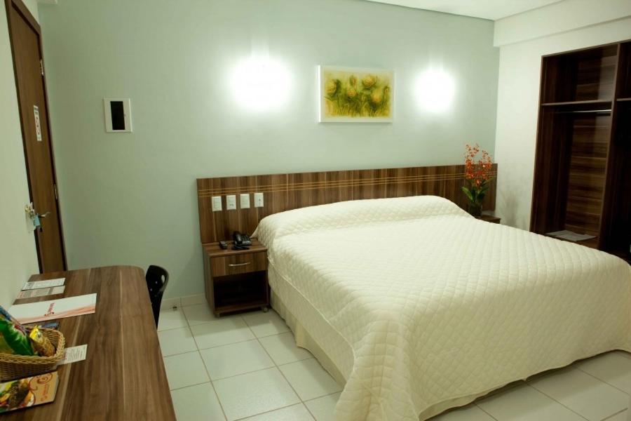 Postel nebo postele na pokoji v ubytování Serras Hotel