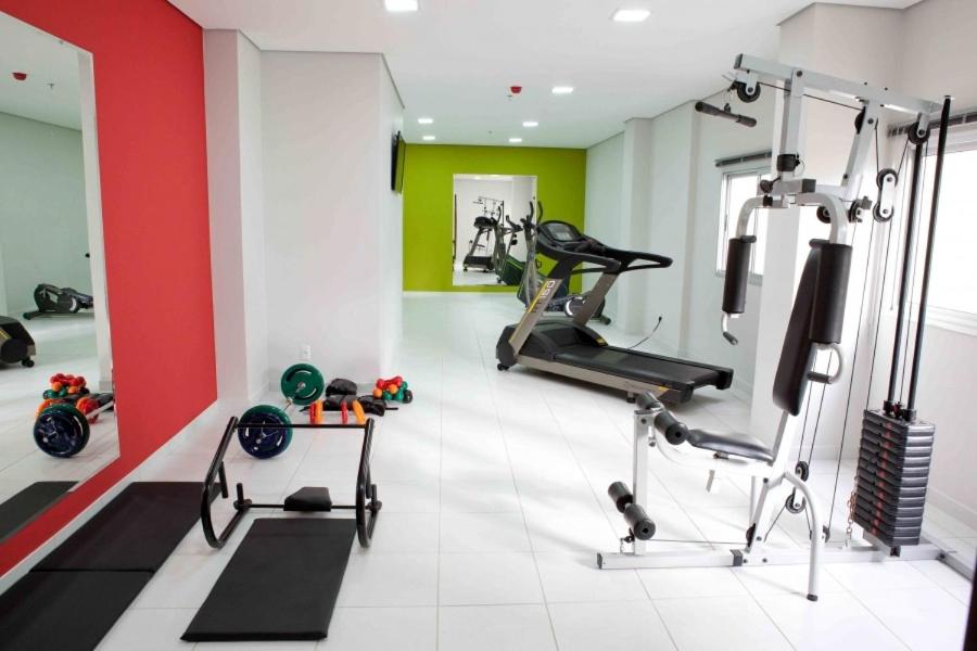 Fitness centrum a/nebo fitness zařízení v ubytování Serras Hotel
