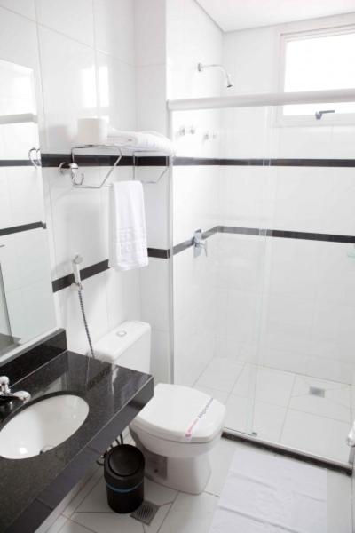 Koupelna v ubytování Serras Hotel