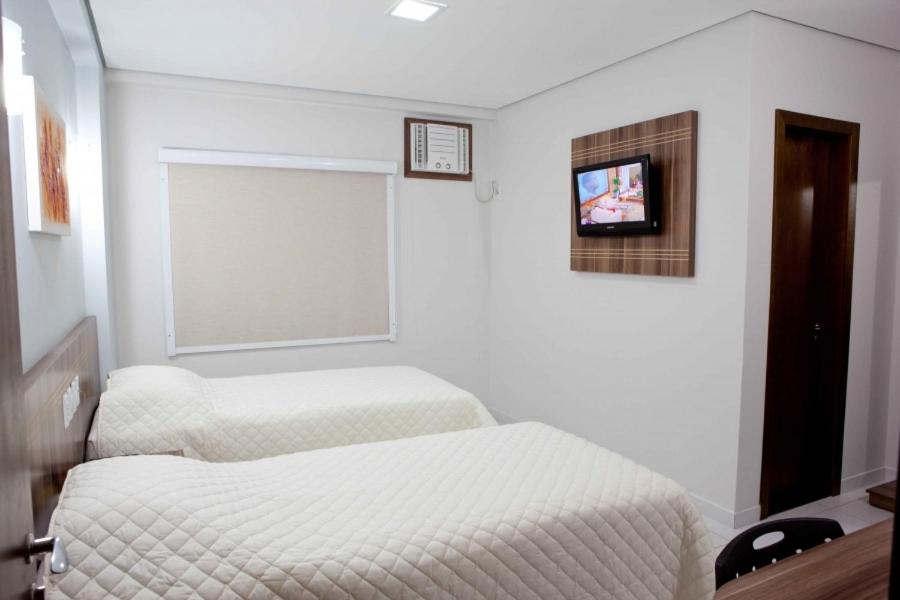 Postel nebo postele na pokoji v ubytování Serras Hotel