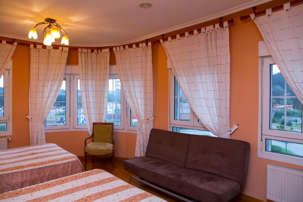 Hotel Los 14 - Family Room (2 Adults + 2 Children)