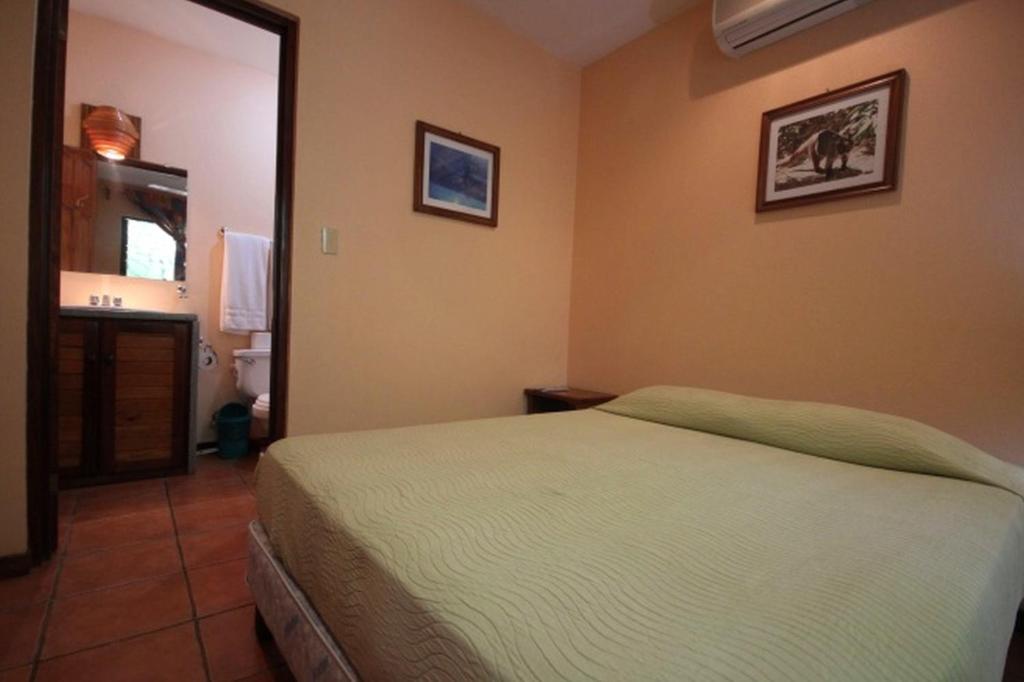 Postel nebo postele na pokoji v ubytování Nosara Paradise Rentals