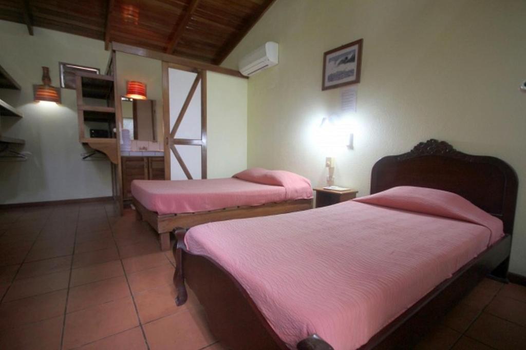 Postel nebo postele na pokoji v ubytování Nosara Paradise Rentals
