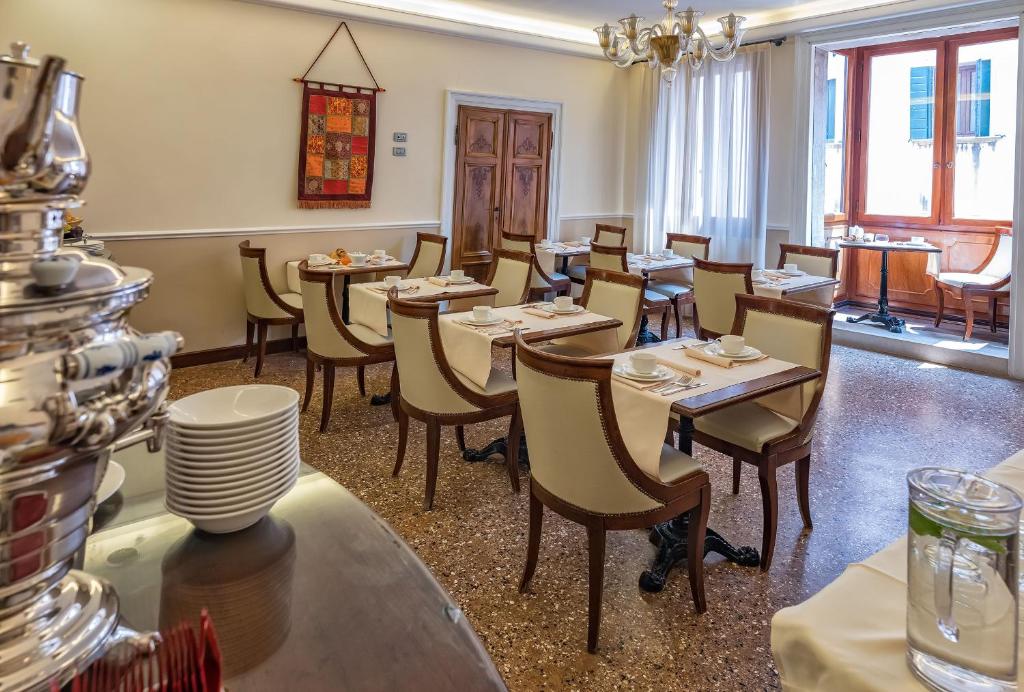 Restaurace v ubytování Hotel Dell'Opera