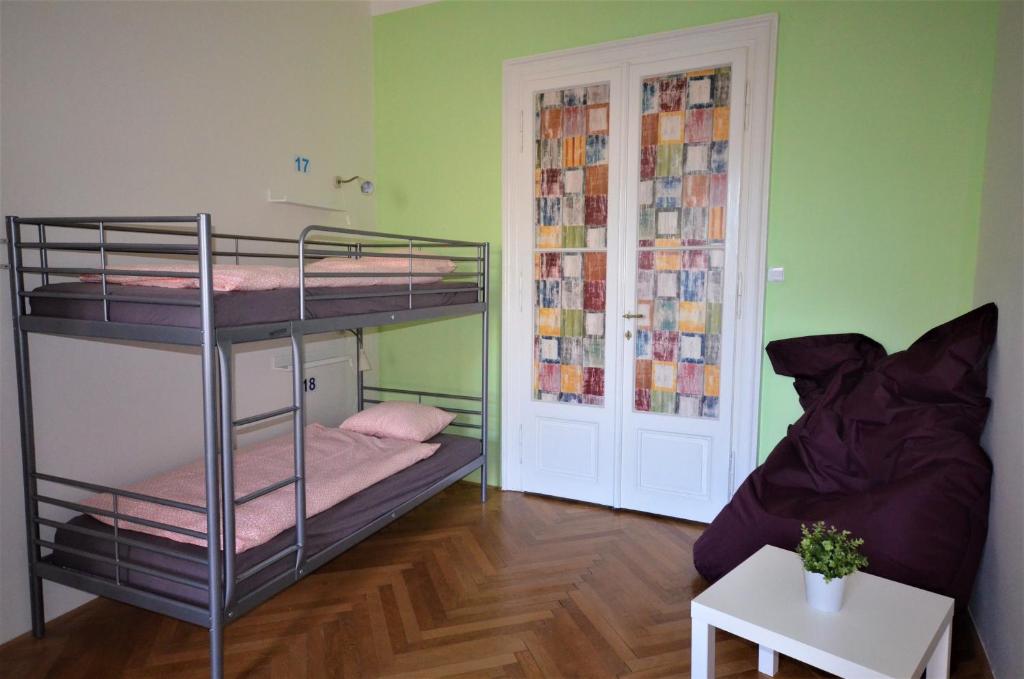 Postel nebo postele na pokoji v ubytování Travel&Joy backpackers