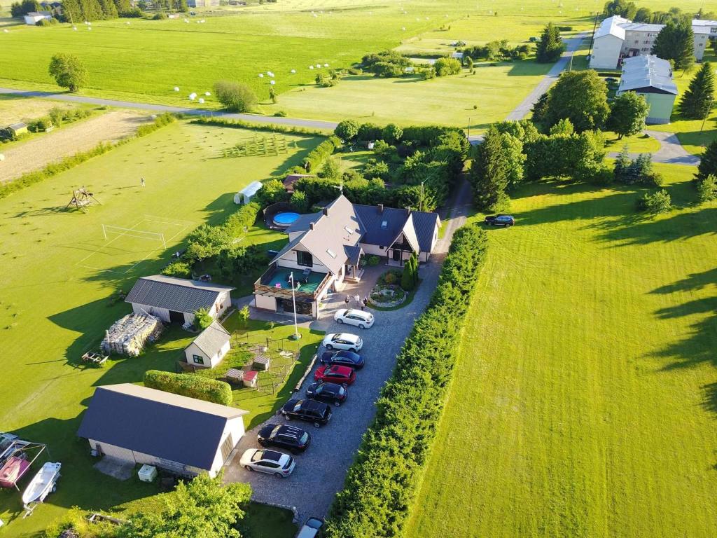 Loodusmaastik of the country house lähedal