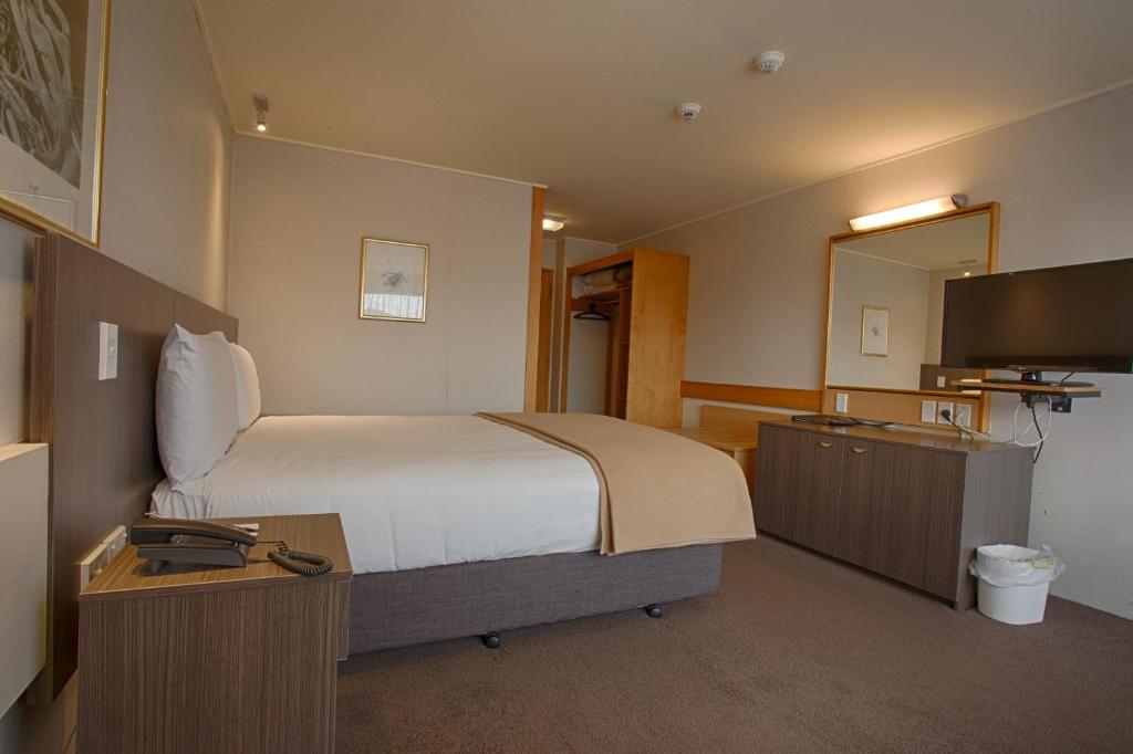 Postel nebo postele na pokoji v ubytování Kingsgate Hotel Te Anau
