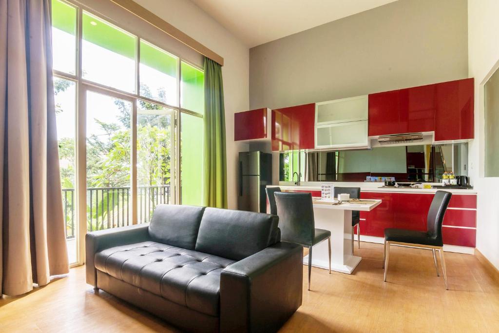 Kuchyň nebo kuchyňský kout v ubytování MaxOneHotels at Resort Makassar