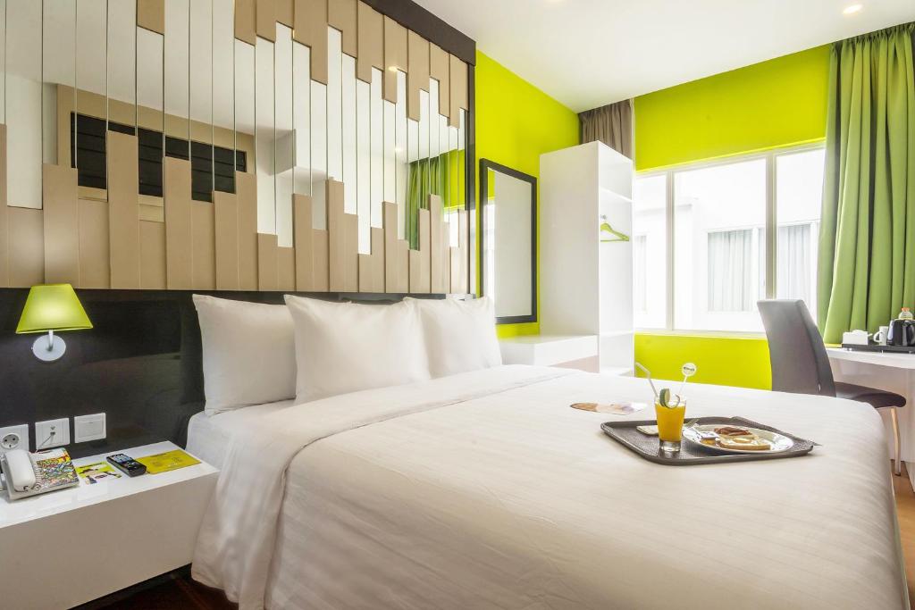 Postel nebo postele na pokoji v ubytování MaxOneHotels at Resort Makassar