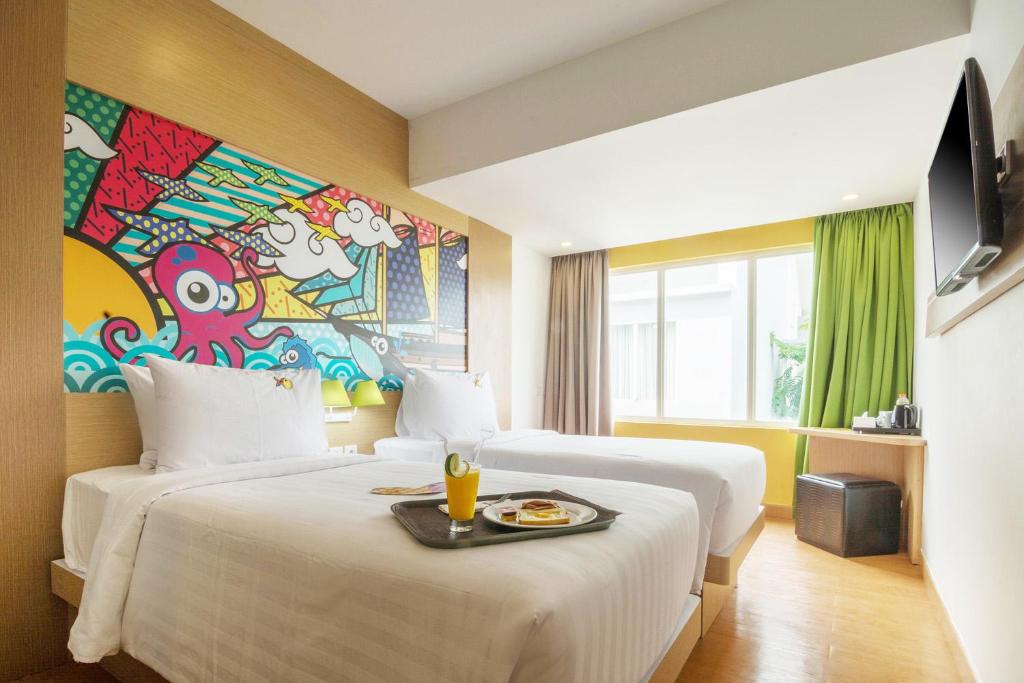 Postel nebo postele na pokoji v ubytování MaxOneHotels at Resort Makassar