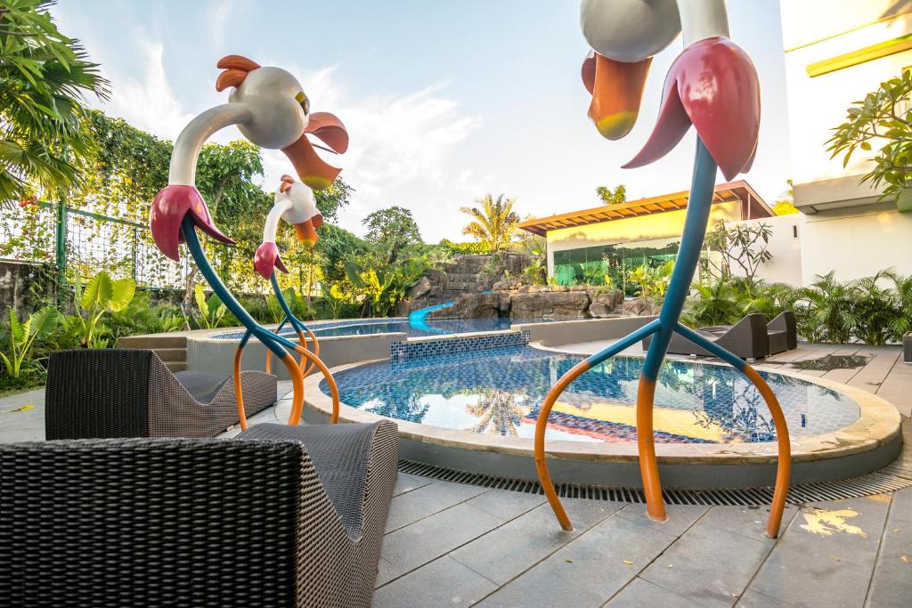 Bazén v ubytování MaxOneHotels at Resort Makassar nebo v jeho okolí