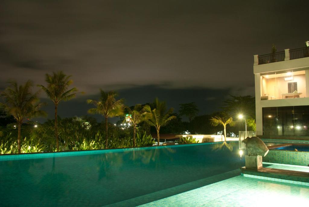 Bazén v ubytování Lombok Astoria Hotel nebo v jeho okolí