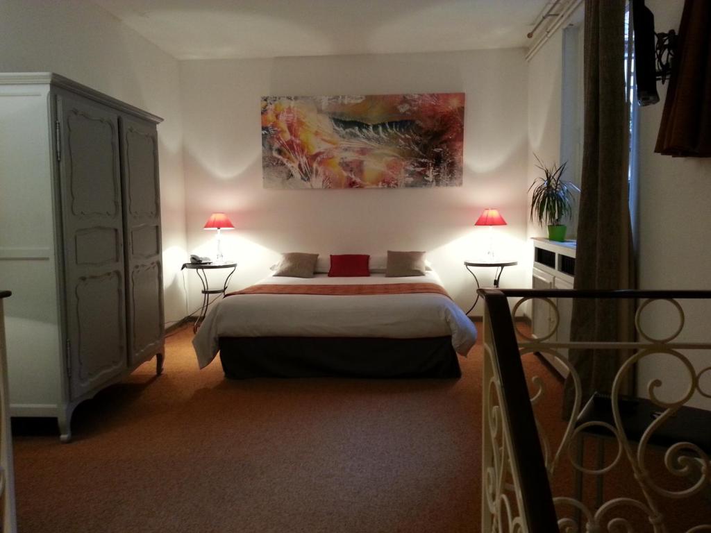 Postel nebo postele na pokoji v ubytování Le Gouverneur Hotel
