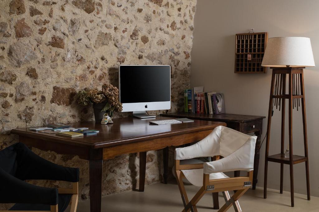 Télévision ou salle de divertissement dans l'établissement Nonnalena Boutique Hotel