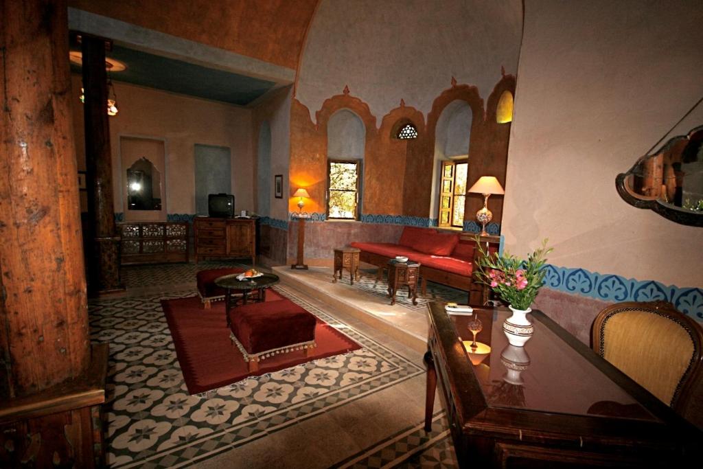 Posezení v ubytování Al Moudira Hotel