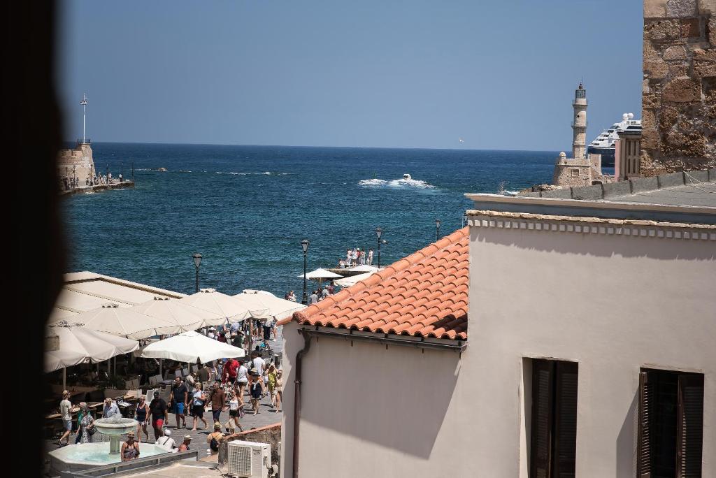 Vue générale sur la mer ou vue sur la mer prise depuis l'appartement