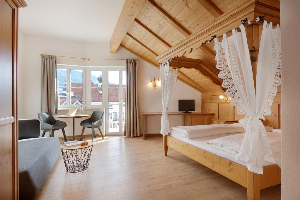 Postel nebo postele na pokoji v ubytování Hotel Goldene Rose