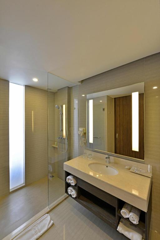Koupelna v ubytování Lombok Astoria Hotel