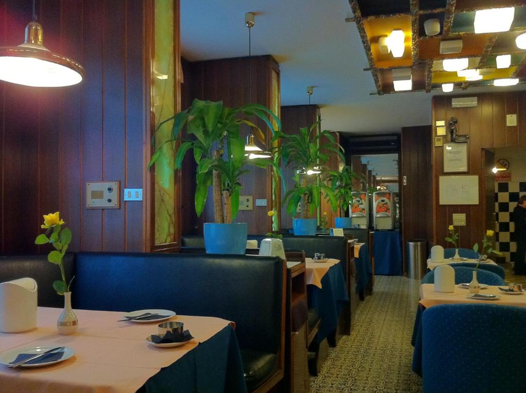Restauracja lub miejsce do jedzenia w obiekcie Hotel Mec