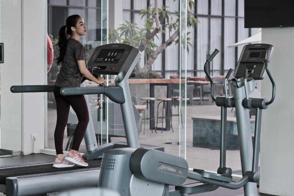 Fitness centrum a/nebo fitness zařízení v ubytování Lombok Astoria Hotel