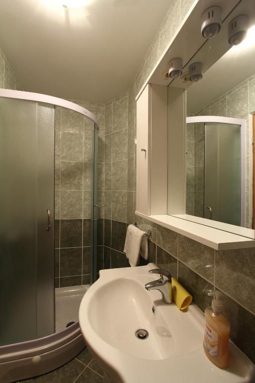 Een badkamer bij Villa Violić