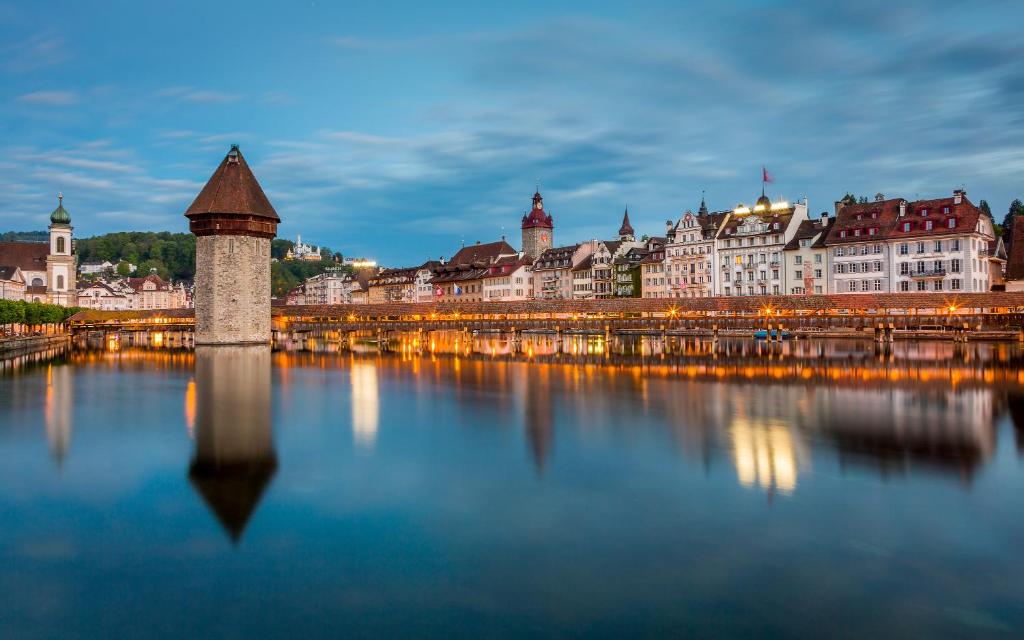 Výhled na řeku, která protéká v blízkosti hotelu