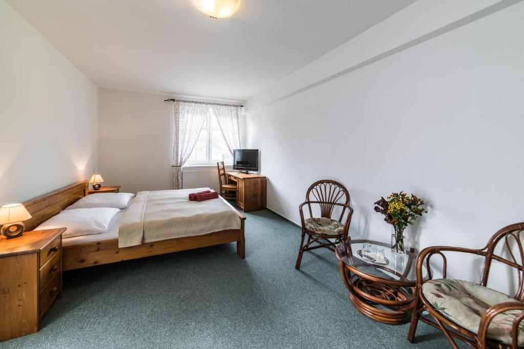 Postel nebo postele na pokoji v ubytování Valašský Hotel a Pivní lázně OGAR