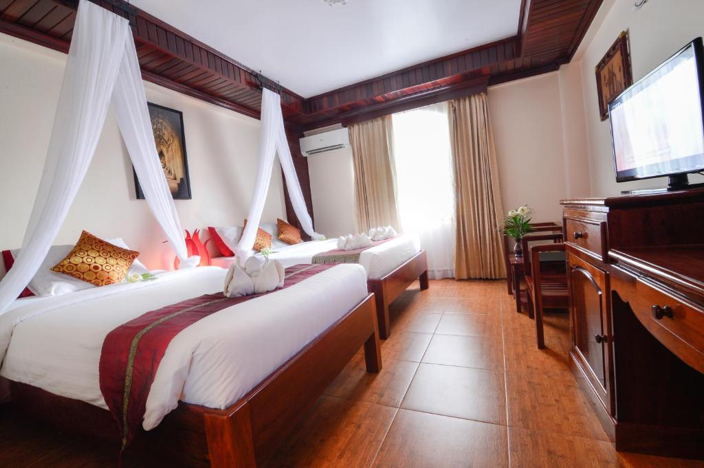 Postel nebo postele na pokoji v ubytování Angkor Pearl Hotel