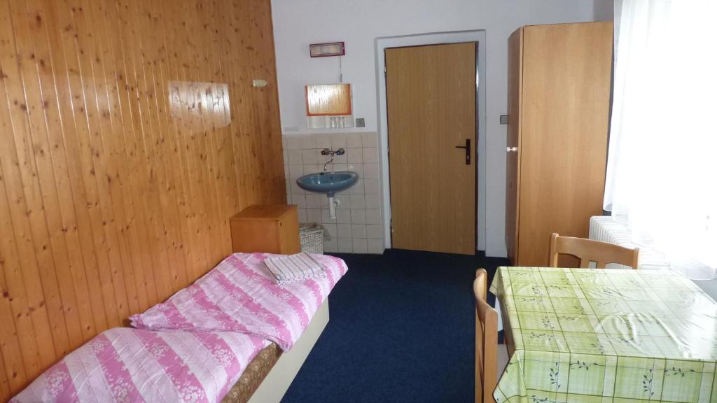 Postel nebo postele na pokoji v ubytování Penzion Tendr
