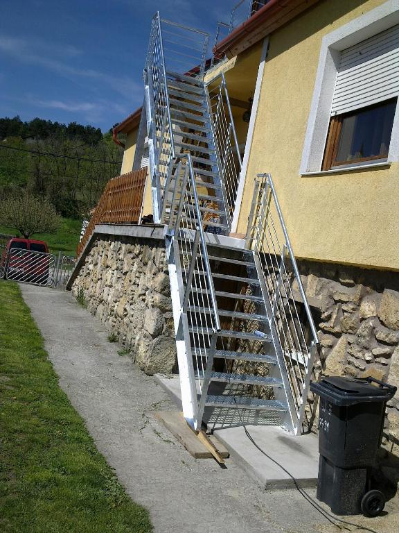 Budova, v ktorej sa apartmán nachádza