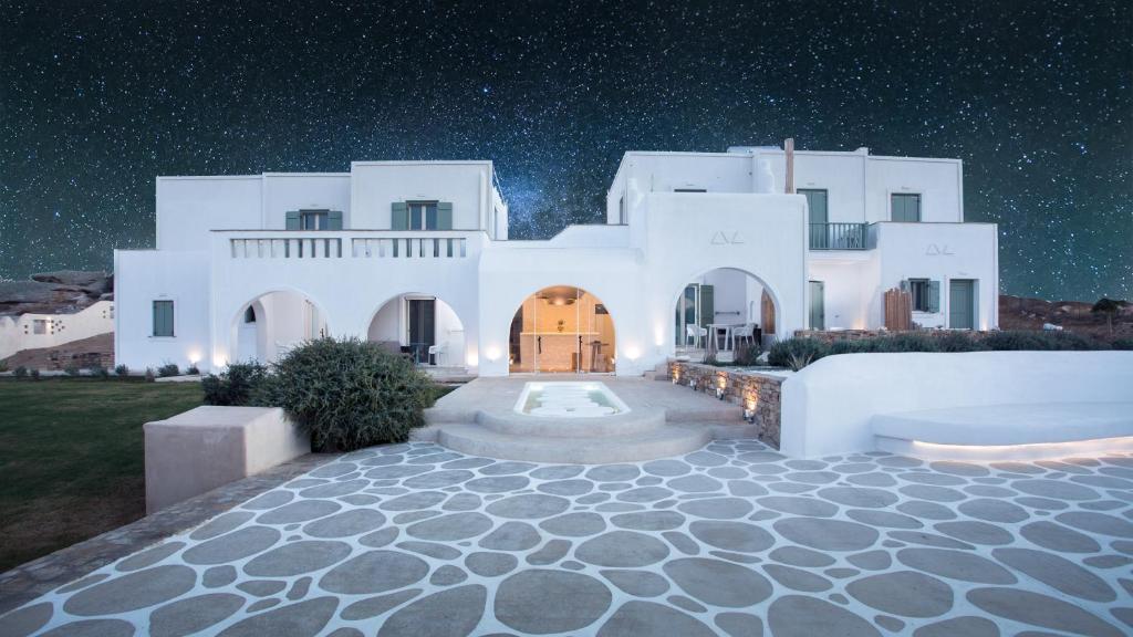 A piscina em ou perto de Naxos Euphoria Suites