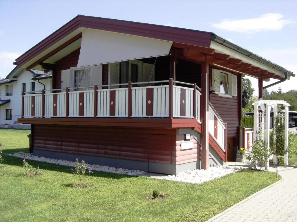 Casa con porche y balcón en Romantica, en Drobollach am Faakersee