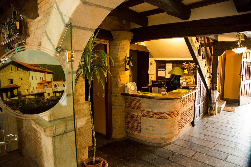 a kitchen with a counter and a mirror at Trisileja en Puente Romano in Toñanes