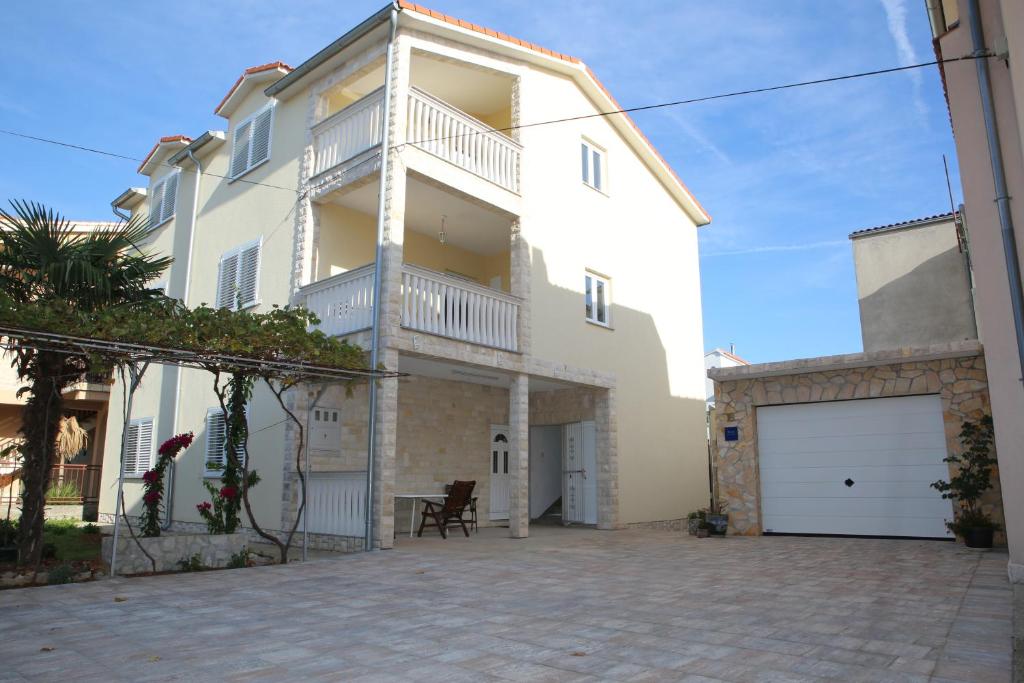 Apartments Ana