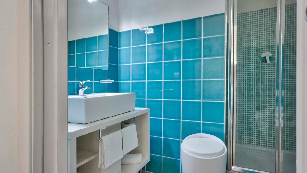 Koupelna v ubytování Smart Suite & Apartments