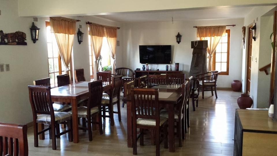 Μια τηλεόραση ή/και κέντρο ψυχαγωγίας στο Hostal Casa Amarilla San Vicente de Tagua Tagua