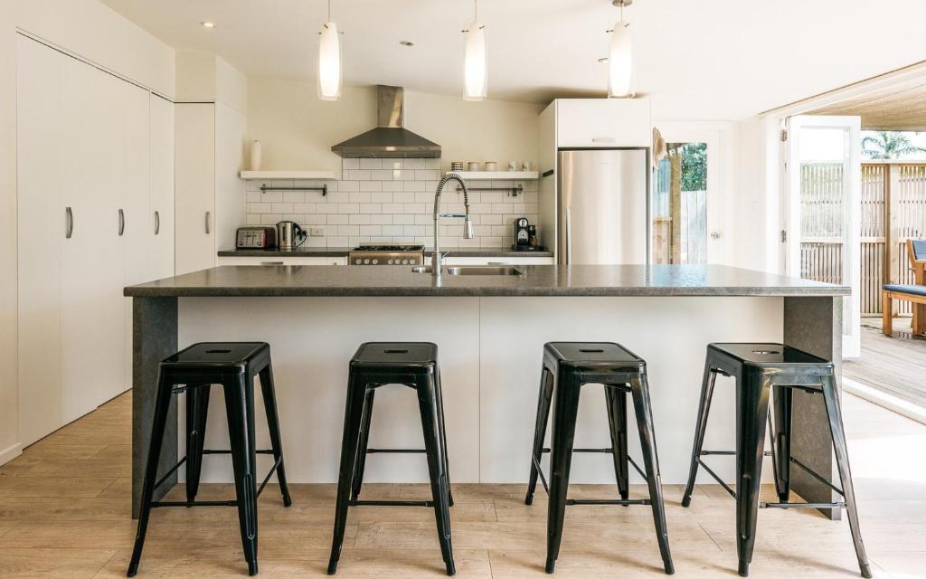 Gallery image of Island Time in Oneroa
