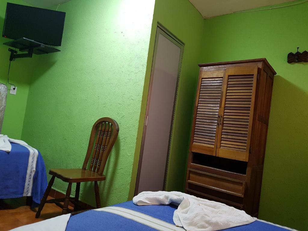 Postel nebo postele na pokoji v ubytování Hotel Nuevo Cupatitzio