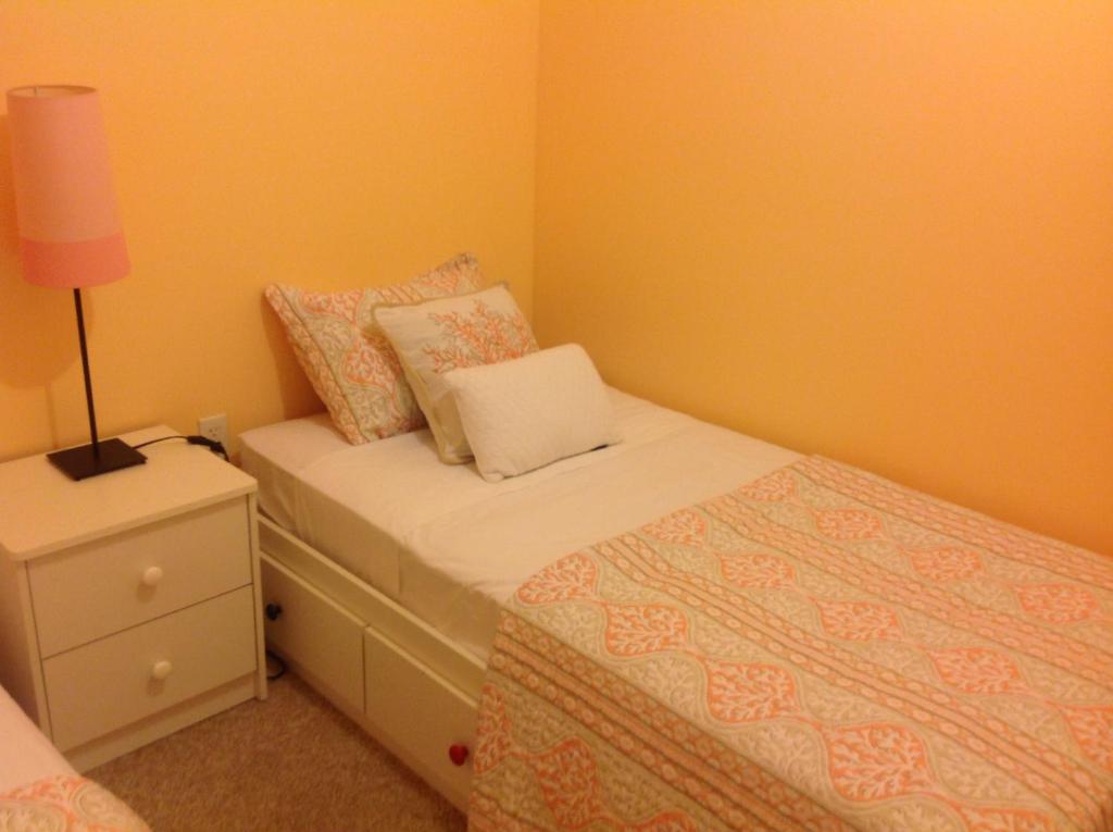 Letto o letti in una camera di Mojoy Homesuites At Runyon